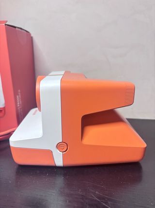 Cámara Polaroid Now Naranja y Blanca