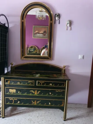 Tocador y espejo negro y dorado