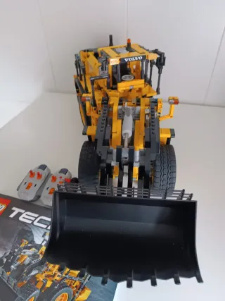 Lego Technic 42030 Volvo Cargadora