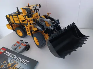 Lego Technic 42030 Volvo Cargadora