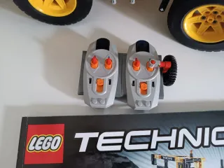 Lego Technic 42030 Volvo Cargadora