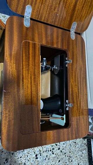 Máquina de coser Alfa antigua