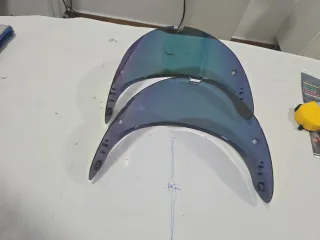2 viseras de casco con protección UV