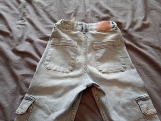 Pantalón cargo vaquero Zara niña