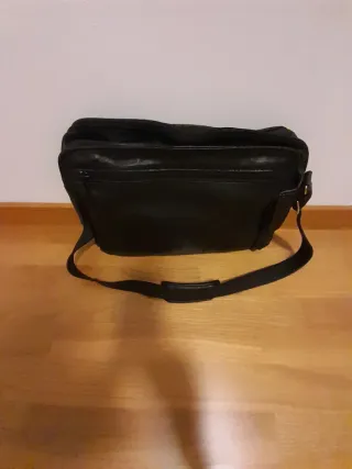 Bolso bandolera de piel negro