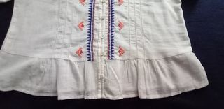 Blusa blanca con bordados