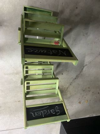 2 Estanterías de madera para plantas