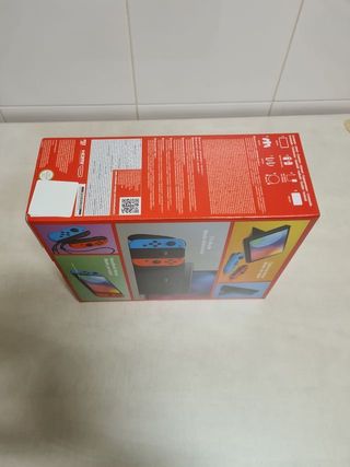 Caja Nintendo Switch OLED Roja y Azul