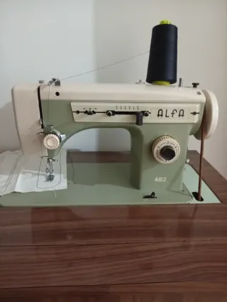 Máquina de coser Alfa 482