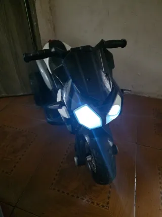 Moto Eléctrica Infantil Negra y Blanca