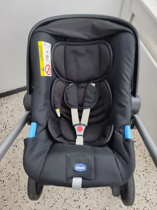 Carro de bebé 3 piezas gris marca Chicco