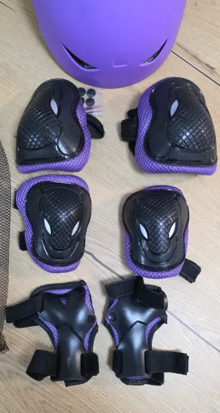 Casco y protecciones infantiles morado