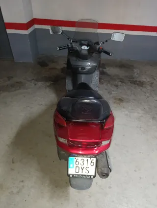 Suzuki Burgman 150 Roja