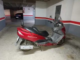 Suzuki Burgman 150 Roja