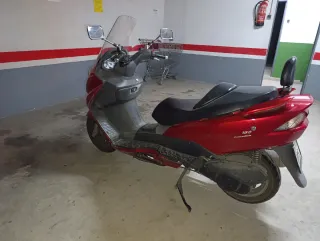 Suzuki Burgman 150 Roja