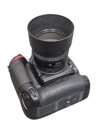 Cámara Nikon D750 con empuñadura