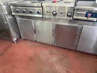 Bajo mostrador refrigerado 4 puertas