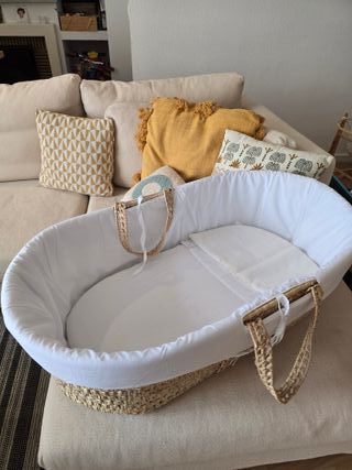 Moisés mimbre con soporte madera