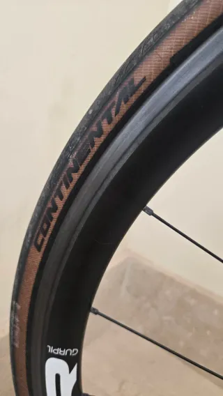 Bicicleta de carretera Trek Roja