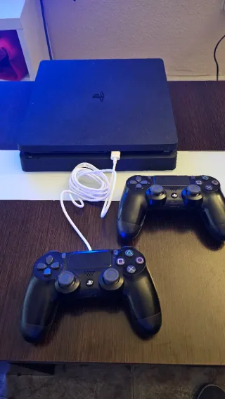 Ps4 Slim 1TB + 2 Mandos