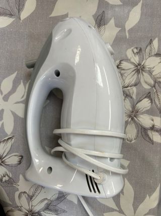 Batidora Manual Blanca con Utensilios