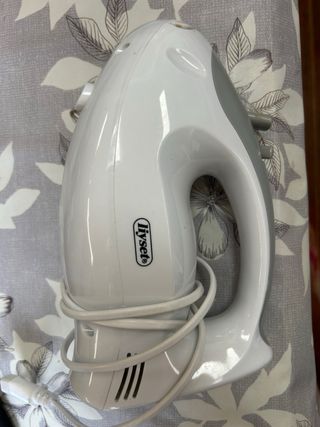 Batidora Manual Blanca con Utensilios