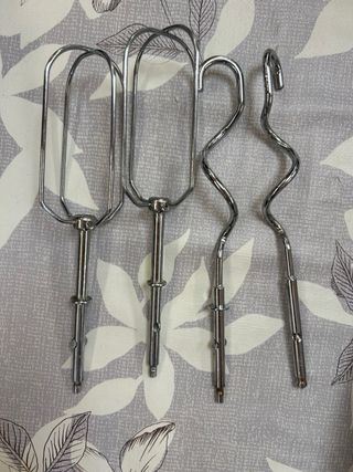 Batidora Manual Blanca con Utensilios