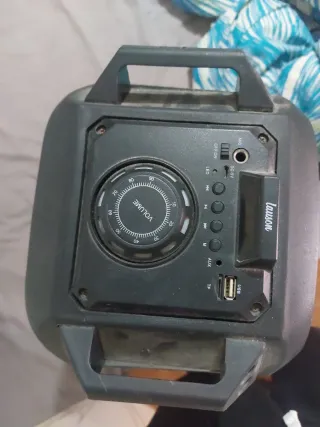 Altavoz Portátil con Luces LED