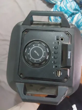 Altavoz Portátil con Luces LED