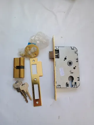 Cerradura TESA dorada con llaves