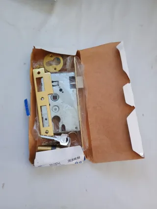 Cerradura TESA dorada con llaves