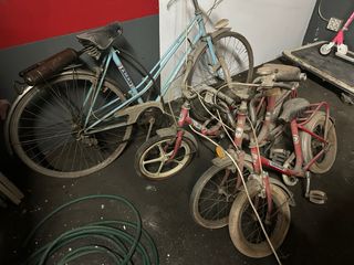 Bicicletas antiguas para restaurar.