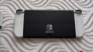 Nintendo Switch OLED Blanca y Negra Como Nueva