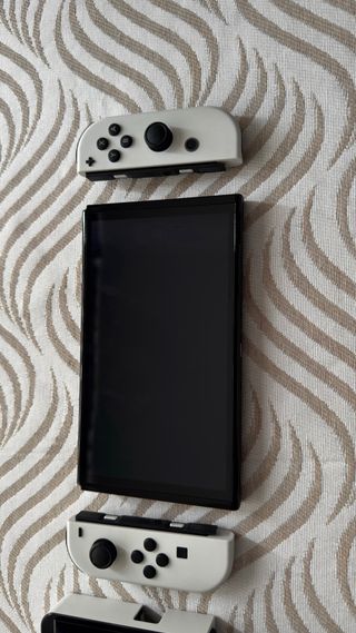 Nintendo Switch OLED Blanca y Negra Como Nueva