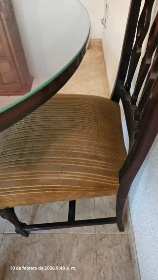 Mesa de comedor de cristal y madera