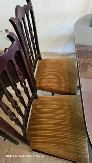 Mesa de comedor de cristal y madera