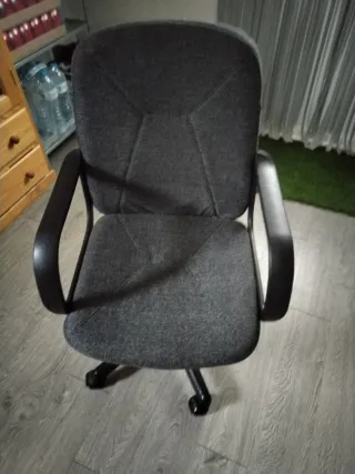 Silla de escritorio gris