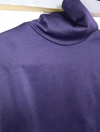 Jersey morado cuello alto
