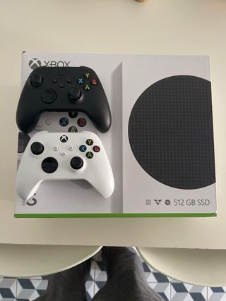 Xbox Series S 512GB + 2 Controles