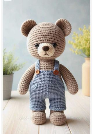 Ropa variada a crochet, regalos diferentes.