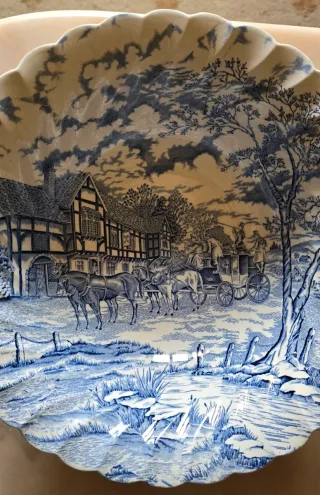 Ensaladera de porcelana azul y blanca