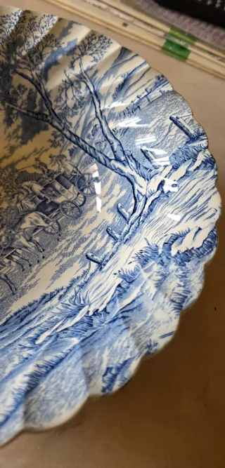 Ensaladera de porcelana azul y blanca