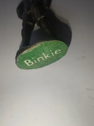 Estatuilla de bronce niño