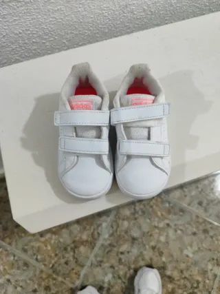 Zapatillas Adidas Blancas Velcro Niña número 22