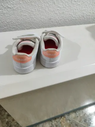 Zapatillas Adidas Blancas Velcro Niña número 22