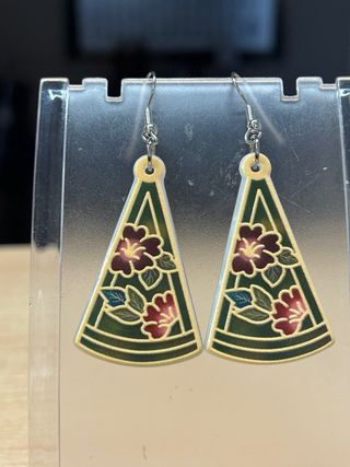 Pendientes Triangulares Florales Dorados y Verdes