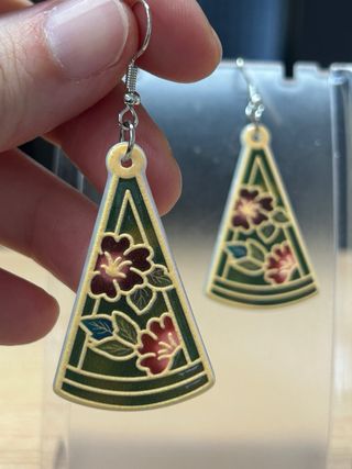 Pendientes Triangulares Florales Dorados y Verdes