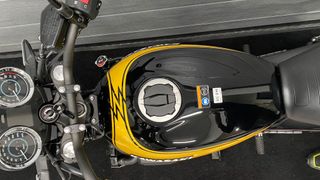 Kawasaki Z 650 RS Negra y Amarilla