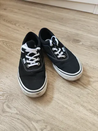 Zapatillas Vans Negras y Blancas