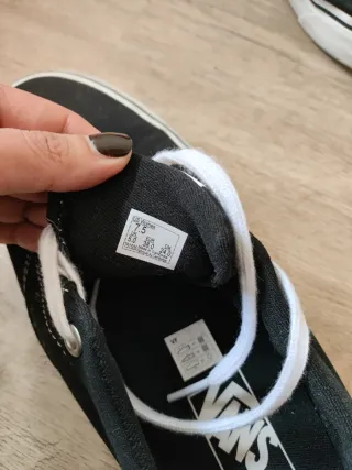 Zapatillas Vans Negras y Blancas